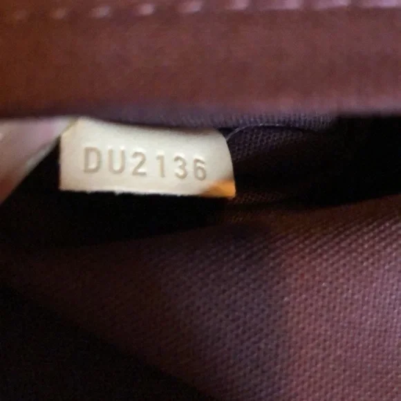 Louis Vuitton Berri PM Monogram Canvas - Picture 17 of 17